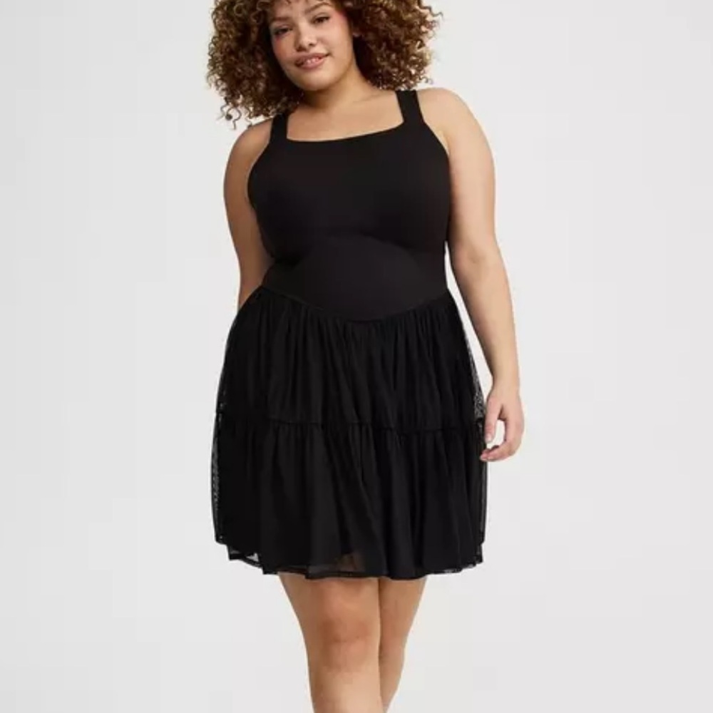 Torrid Performance Core Mesh Ruffle 2fer Active D… - image 1